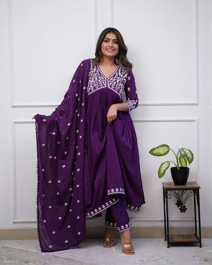 Women Embroidered Vichitra SILK kurta set