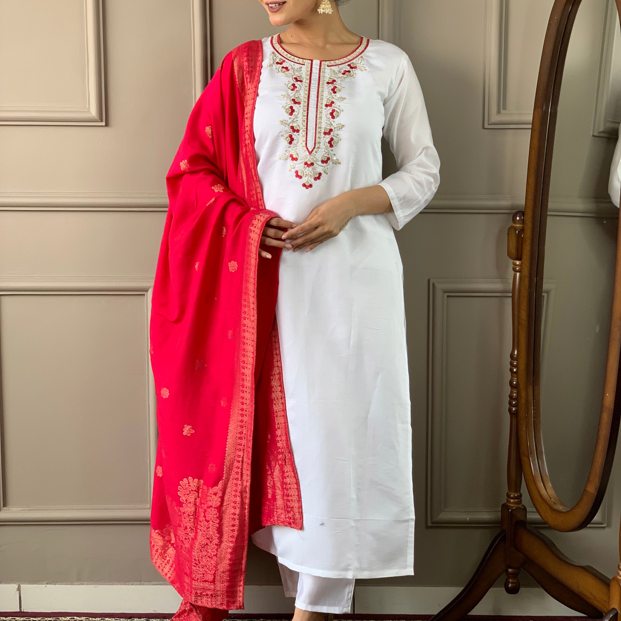 Women Floral Embroidered Regular Thread Work Chanderi Silk Kurta with Trousers & With Dupatta