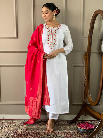 Women Floral Embroidered Regular Thread Work Chanderi Silk Kurta with Trousers & With Dupatta