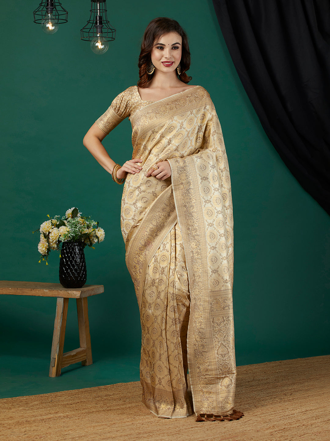 Woven Design Zari Pure Silk Kanjeevaram Saree