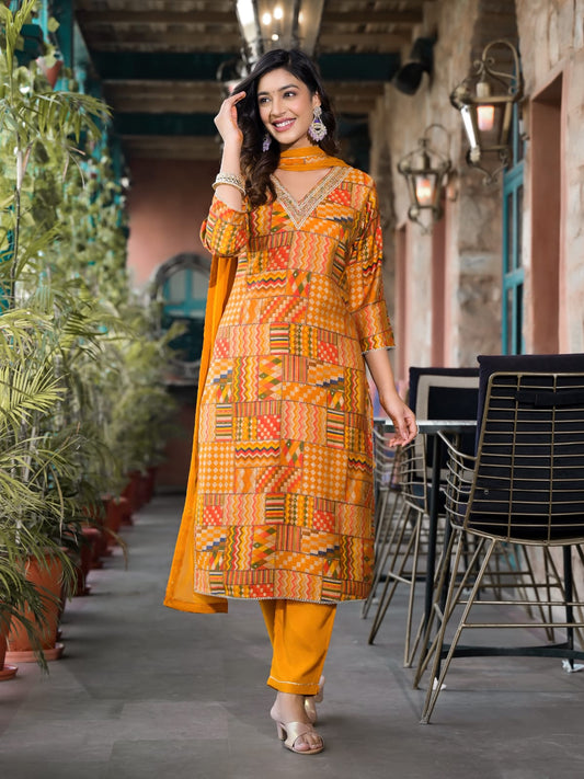 Women Printed Regular Thread Work Chanderi Silk Kurta with Trousers & With Dupatta