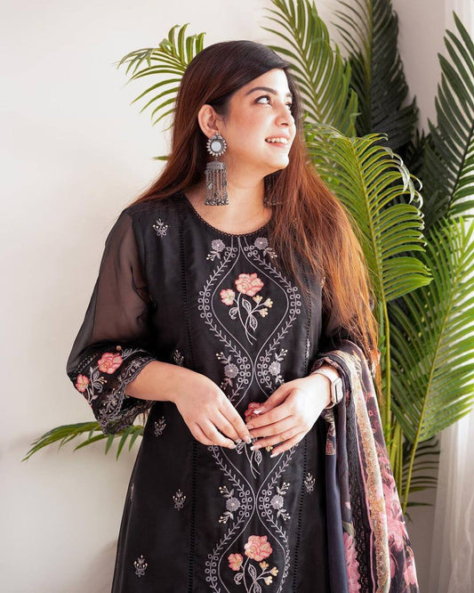 Launching Designer Pakistan Suit  Kurti , Pent & Duppata Set